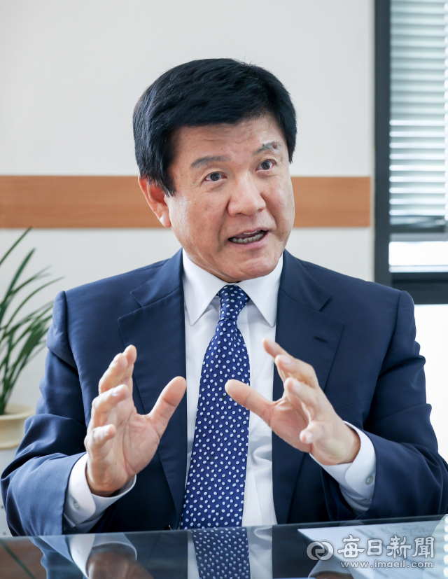조준희 회장은 기업의 기술력을 강조하며 현장에서 답을 찾아야 한다고 역설했다. 정흠필 객원기자
