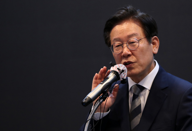 더불어민주당 이재명 당 대표 후보가 29일 오후 강원 춘천시 스카이컨벤션에서 열린 초청 간담회에서 정견을 발표하고 있다. 연합뉴스