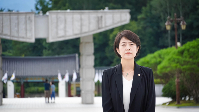 20일 고민정 더불어민주당 의원이 광주 국립 5·18 민주묘지를 참배했다. 고민정 페이스북