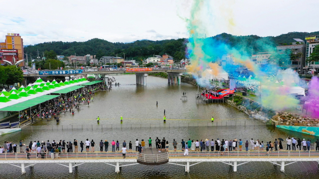 은어 축제 개막을 선언하고 있다. 봉화군 제공