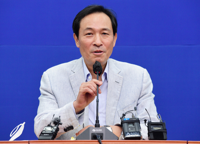 더불어민주당 우상호 비상대책위원장이 31일 국회 본청 당대표회의실에서 열린 기자간담회에서 발언하고 있다. 연합뉴스