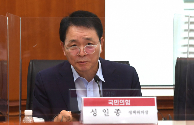 국민의힘 성일종 정책위의장이 27일 오전 서울 영등포구 여의도동 금융투자협회에서 열린 국민의힘 정책위원회-금융투자업계 현장 간담회에서 인사말을 하고 있다. 연합뉴스