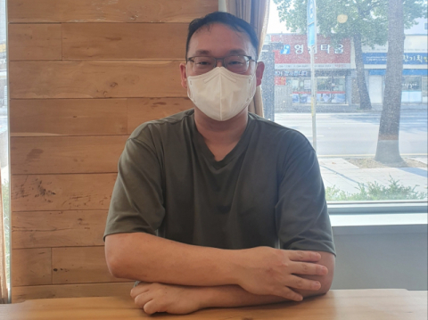 경도 자폐성 장애인 성윤채(33) 씨. 장애가 심하지 않은 성 씨는 고등학교, 대학교 졸업까지 무사히 마쳤지만 취업까지 많은 난관과 마주해야했다. 배주현 기자
