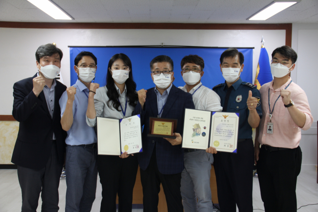 2022년 경찰청에서 실시한 전국 실적평가에서 교통조사 분야 1위를 차지한 예천경찰서 교통조사팀이 기념촬영을 하고 있다. 예천경찰서 제공