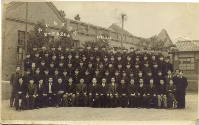 1952년 3월 26일 능인고등학교가 분리되고 난 후 첫 졸업기념 사진. 능인고 제공