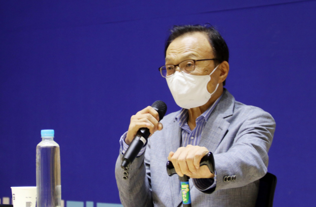 더불어민주당 이해찬 전 대표가 5일 저녁 세종시 해밀동 복합커뮤니티센터 문화관람실에서 열린 