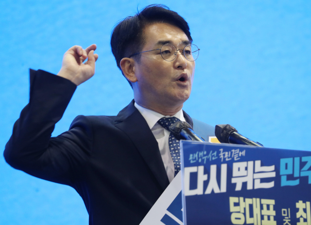 더불어민주당의 8·28 전당대회 지역 순회 경선 첫날인 6일 대구 엑스코에서 열린 대구·경북 지역 합동연설회에서 박용진 당 대표 후보가 정견을 발표하고 있다. 연합뉴스