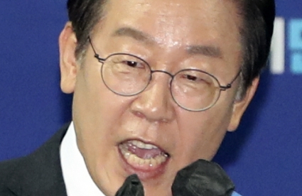 7일 오후 인천 남동체육관에서 열린 더불어민주당 당 대표 및 최고위원 후보자 인천 지역 합동연설회에 이재명 당 대표 후보가 정견 발표를 하고 있다. 연합뉴스