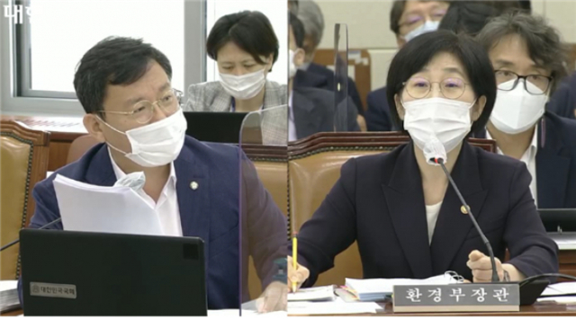 지난 4일 국회 환경노동위 환경부 업무보고에서 김형동 국회의원이 한화진 환경부 장관에게 안동댐 주변 자연환경보전지역 규제에 대해 질의하고 있다. 김형동 국회의원실 제공