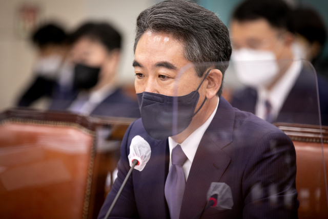 윤희근 경찰청장 후보자가 8일 오전 국회 행정안전위원회에서 열린 인사청문회에서 의원 질의에 답변하고 있다. 연합뉴스