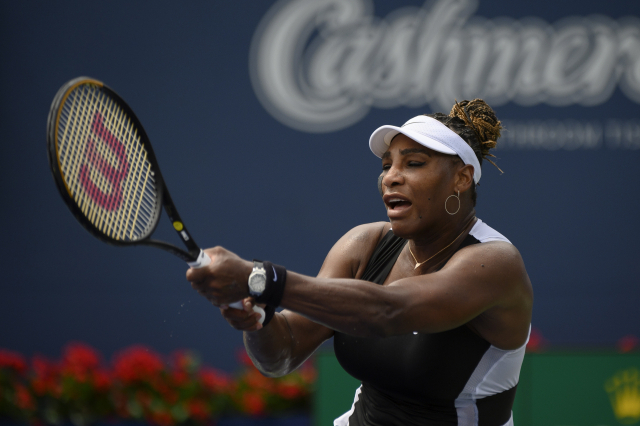 8일(현지시간) 캐나다 토론토에서 열린 WTA 투어 내셔널뱅크 오픈(총상금 269만7천250 달러) 대회. 단식 2회전에 오른 세리나 윌리엄스. AP=연합뉴스