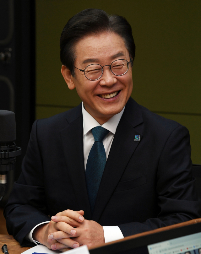 더불어민주당 이재명 당대표 후보가 9일 오전 서울 양천구 CBS사옥에서 열린 CBS라디오 