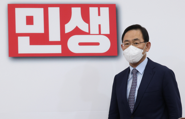 국민의힘 주호영 비상대책위원장이 9일 오후 국회 당 대회의실에서 비대위원장 취임 기자회견을 위해 입장하고 있다. 연합뉴스