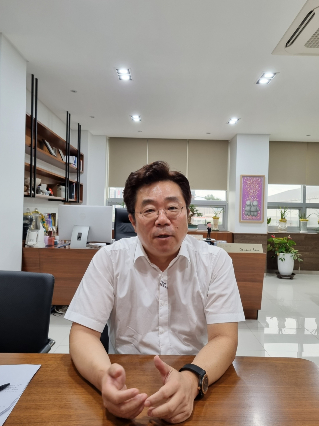 8일 오후 대구 동구 덴티스 본사에서 만난 심기봉 대표. 심 대표는 남을 이롭게 해 나를 이롭게 한다는