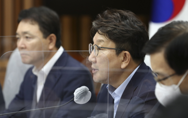 국민의힘 권성동 원내대표가 10일 오후 국회에서 열린 수해대책점검 긴급 당·정 협의회에서 발언하고 있다. 연합뉴스