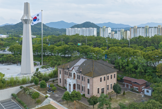 대구의 대표적 근대 항일 문화재 중 하나인 조양회관이 올해 건립 100주년을 맞았다. 14일 오후 대구 동구 효목동 조양회관 모습. 김영진 기자 kyjmaeil@imaeil.com