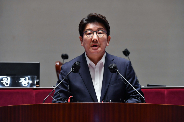 국민의힘 권성동 원내대표가 16일 서울 여의도 국회에서 열린 의원총회에서 발언하고 있다. 연합뉴스
