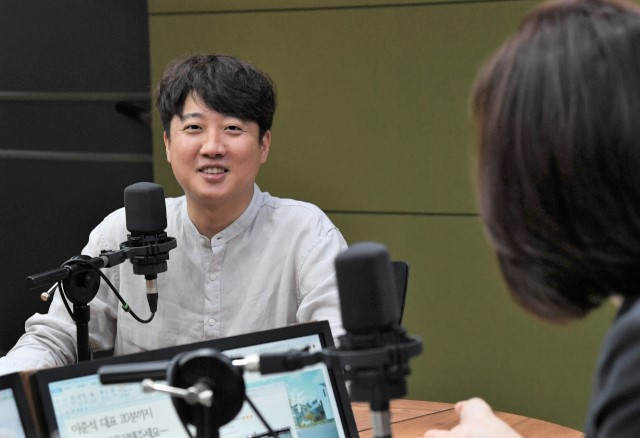 국민의힘 이준석 대표가 15일 오전 서울 양천구 CBS사옥을 방문, CBS라디오 