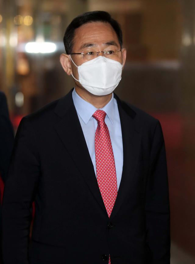 국민의힘 주호영 비상대책위원장이 17일 오전 김진표 국회의장을 접견하기 위해 국회 의장실로 향하고 있다. 연합뉴스