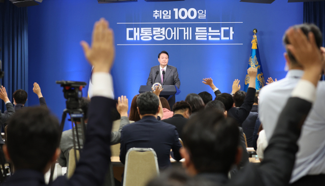 17일 서울 용산 대통령실 청사에서 열린 윤석열 대통령 취임 100일 기자회견 