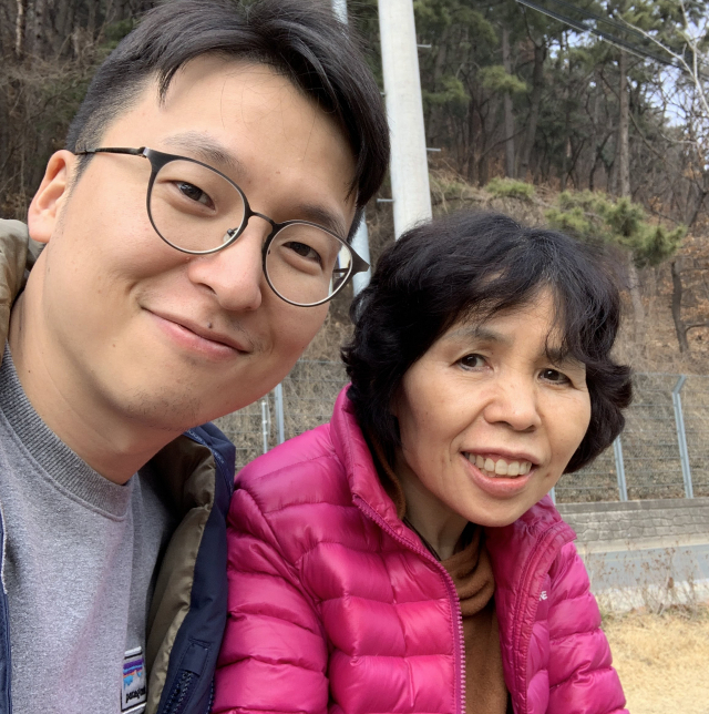 박세희 씨(사진 왼쪽)와 어머니 고 복진옥 씨(사진 오른쪽)가 함께 찍은 사진. 가족 제공.