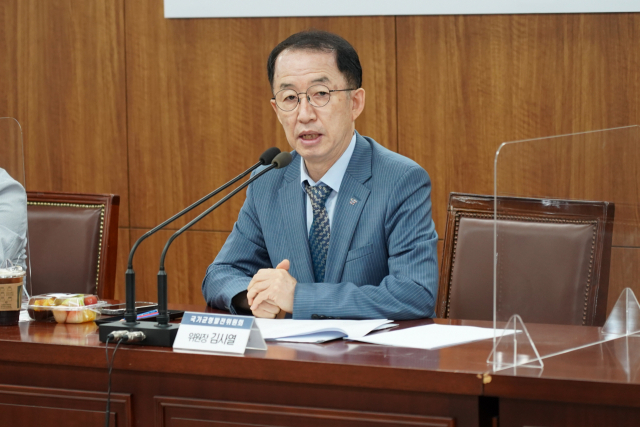 김사열 국가균형발전위원장이 18일 오전 정부서울청사 국가균형발전위원회 대회의실에서 지역기자단과 간담회를 갖고 있다. /사진제공 국가균형발전위원회