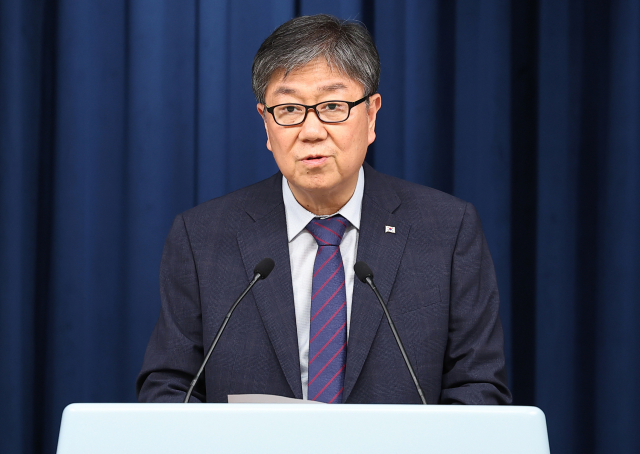 김대기 대통령 비서실장이 18일 오후 서울 용산 대통령실 청사에서 인사 관련 브리핑을 하고 있다. 연합뉴스