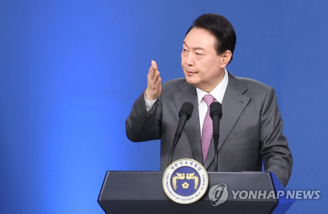 윤석열 대통령이 17일 서울 용산 대통령실 청사에서 열린 취임 100일 기자회견