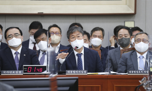 김대기 대통령 비서실장이 23일 오후 국회에서 열린 운영위원회 전체회의에서 의원 질의에 답변하고 있다. 연합뉴스