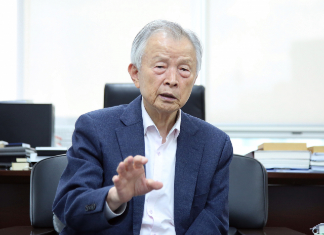 류목기 풍산홀딩스 고문은 기본과 원칙을 강조하며 주어진 자리에서 역량을 발휘하도록 최선을 다하라고 역설했다. 이무성 객원기자