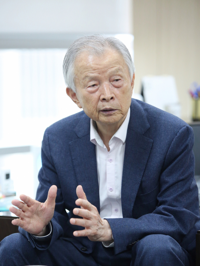 류목기 풍산홀딩스 고문은 기본과 원칙을 강조하며 주어진 자리에서 역량을 발휘하도록 최선을 다하라고 역설했다. 이무성 객원기자
