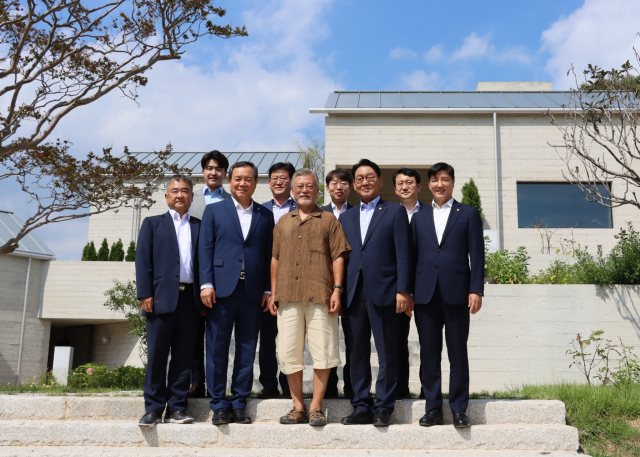 문재인 전 대통령과 더불어민주당 의원들. 최기상 의원 페이스북 캡처