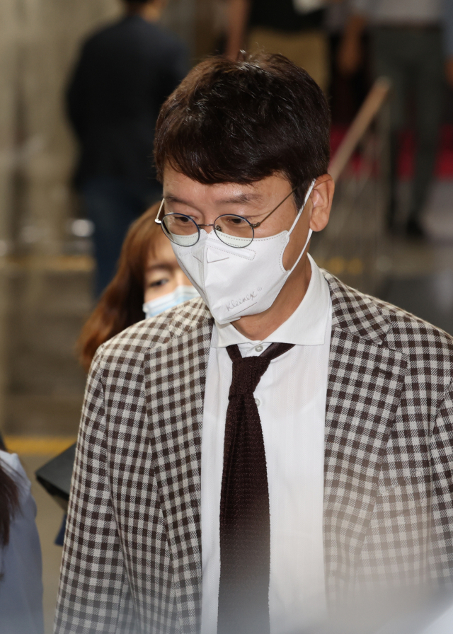 국민의힘 장제원 의원이 27일 오후 서울 여의도 국회에서 열린 의원총회에 참석하고 있다. 연합뉴스