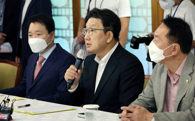 국민의힘 권성동 원내대표가 28일 오전 서울 삼청동 총리공관에서 열린 고위 당정 협의회에서 발언하고 있다. 연합뉴스