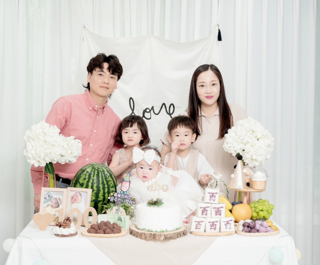 김수경·윤창근 부부의 첫째 딸 주혜(4), 둘째 아들 주원(3), 셋째 딸 주빈.