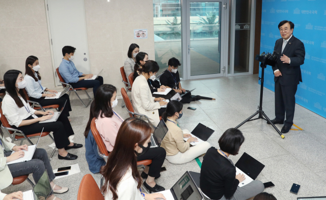 국민의힘 서병수 전국위원회 의장이 29일 국회 소통관에서 기자회견을 열고 당의 