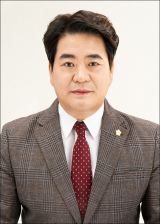 우창하 예결특위원장