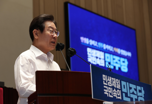 더불어민주당 이재명 대표가 31일 오후 국회에서 열린 더불어민주당 2022년 정기국회 대비 국회의원 워크숍에서 인사말을 하고 있다. 연합뉴스