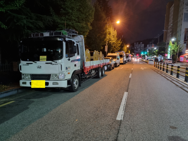 경북 구미시는 추석 연휴를 앞두고 주거밀집 지역 및 이면도로 밤샘주차로 발생하는 교통방해, 소음공해 불편해소를 위해 자동차 밤샘주차 집중단속에 나선다. 구미시 제공