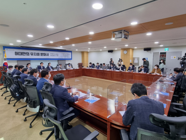 더불어민주당이 1일 오전 국회 의원회관 제9간담회의실에서 