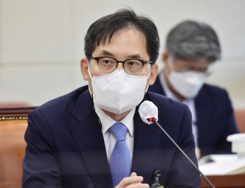 한기정 공정거래위원장 후보자가 2일 국회 정무위원회에서 열린 인사청문회에서 질의에 답변하고 있다. 연합뉴스