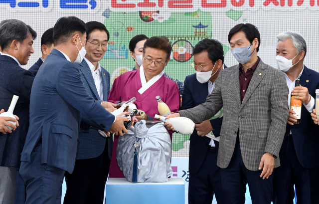 경북도와 경북문화재단은 지난 2, 3일 경북 안동시 월영교 일대에서 