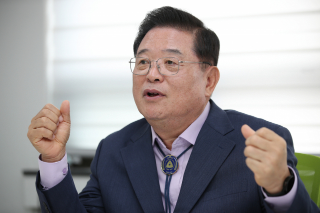 우동기 지방시대위원회 위원장 내정자가 5일 대구 매일신문사 회의실에서 인터뷰를 하고 있다. 김영진 기자 kyjmaeil@imaeil.com