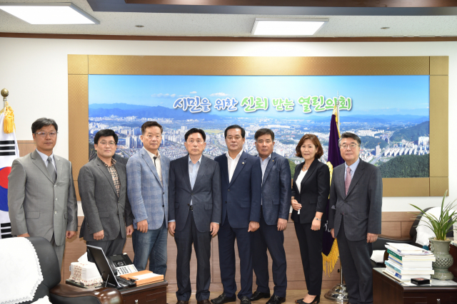 경산시의회는 6일 윤리심사자문위원회 위촉식을 했다. 경산시의회 제공