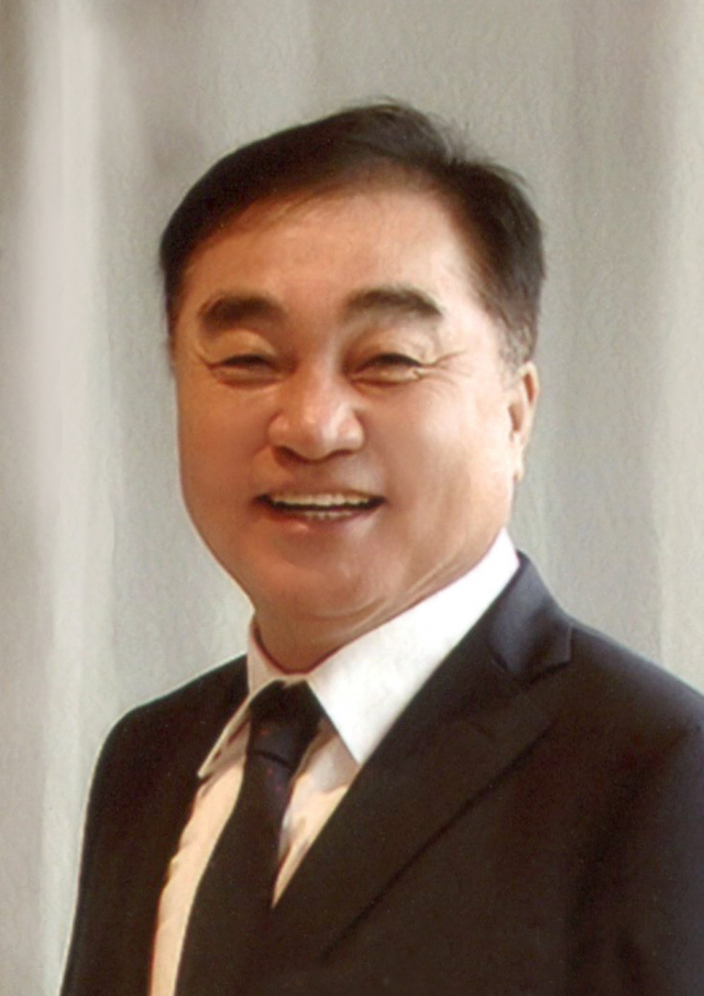 정영출 정안철강 회장. 합천군 제공