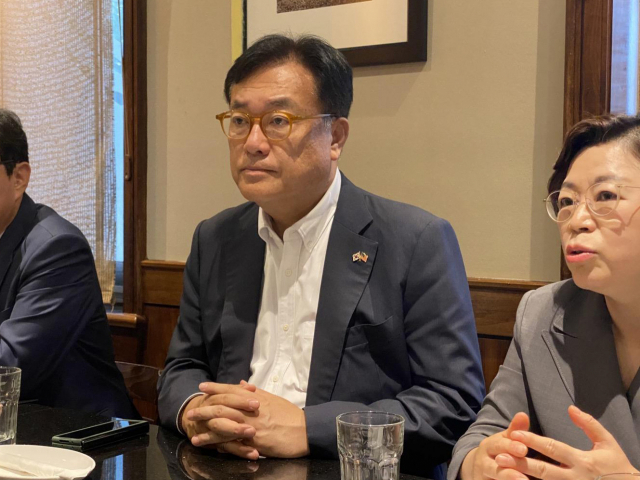 정진석 국회부의장을 비롯한 여야 방미단이 25일(현지시간) 워싱턴DC에서 특파원 간담회를 하고 있다. 연합뉴스