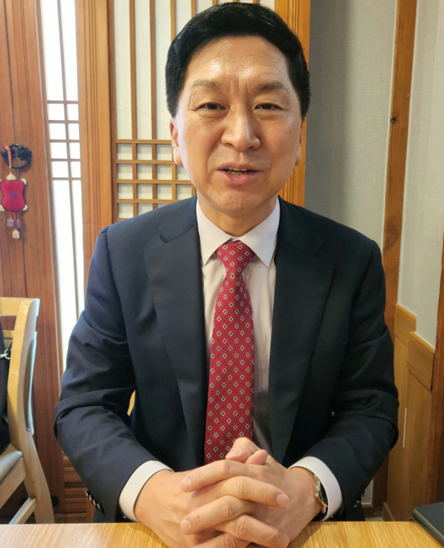 김기현 전 원내대표가 7일 대구 수성구 한 식당에서 기자들을 만나 당 내홍에 대한 소견을 밝혔다. 이통원 기자. tong@imaeil.com