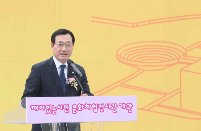 민홍철 의원이 1일 오전 경남 김해시 진영읍 봉하마을에서 열린 