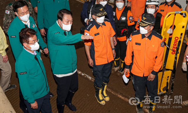 7일 오후 경북 포항을 방문한 윤석열 대통령이 제11호 태풍 