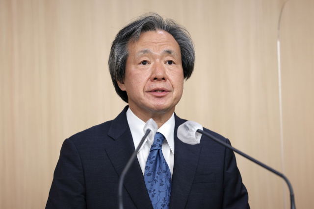 정기석 국가감염병위기대응자문위원장(코로나19 특별대응단장)이 정부서울청사에서 제4차 국가감염병위기대응자문위원회 결과 브리핑을 하고 있다. 연합뉴스